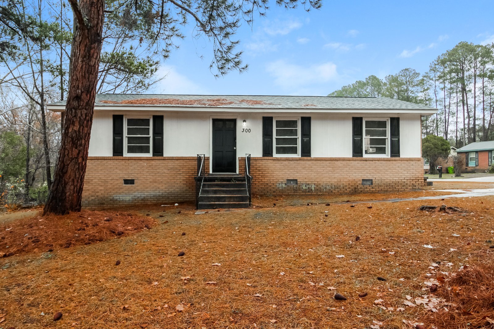 Building Photo - 300 Forestwood Dr
