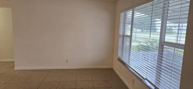 Building Photo - 114 Leisureville Blvd