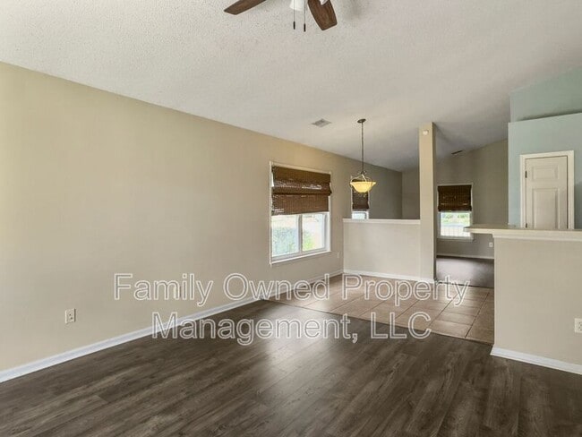 Building Photo - 72 Blue Jasmine Ln
