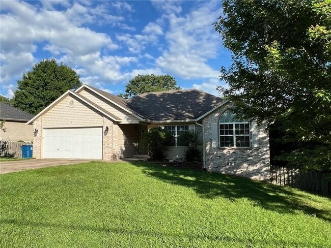 Primary Photo - 6 Dillow Dr