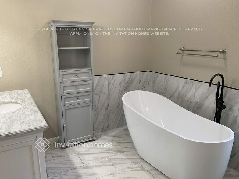 Building Photo - 11383 Aston Hall Dr