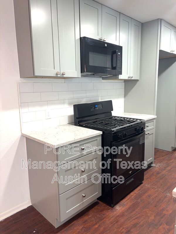 Building Photo - 16005 Stoneham Cir