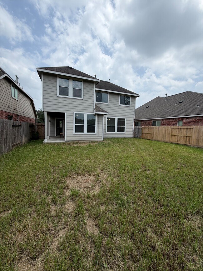 Building Photo - 23623 Plantation Pines Ln