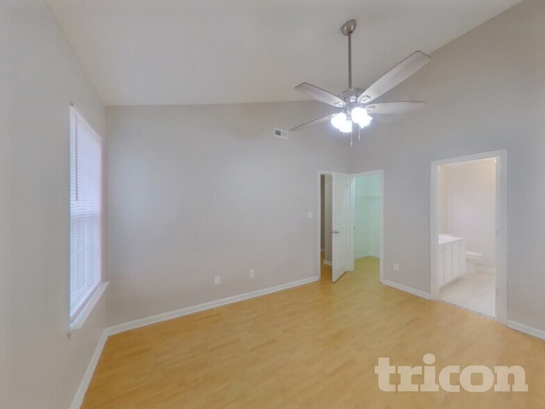 Building Photo - 2024 Duke Adam St