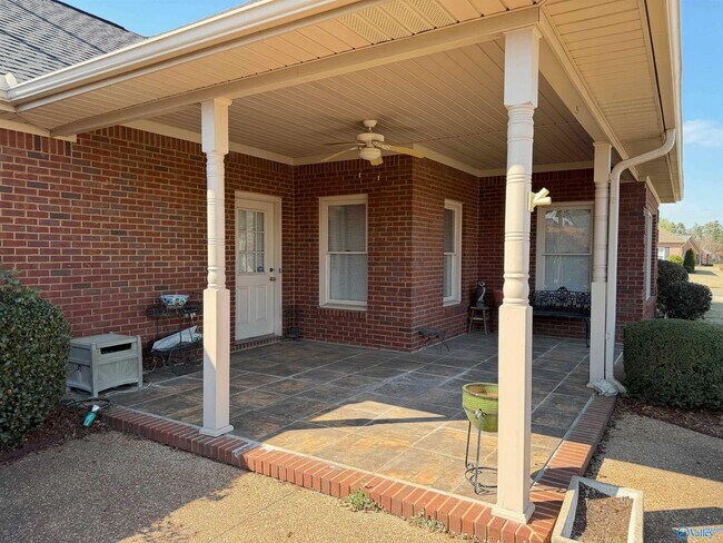 Building Photo - 2219 Yorkshire SE