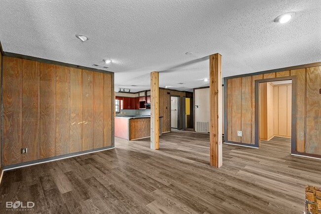 Building Photo - 1013 Peyton Ave