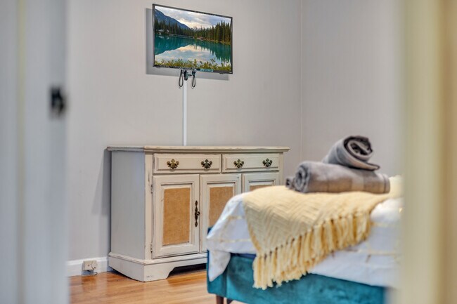 Building Photo - 2160 Lenox Rd NE