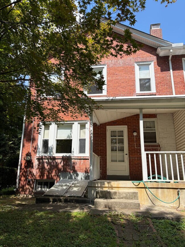 Building Photo - 936 Hamilton Pl