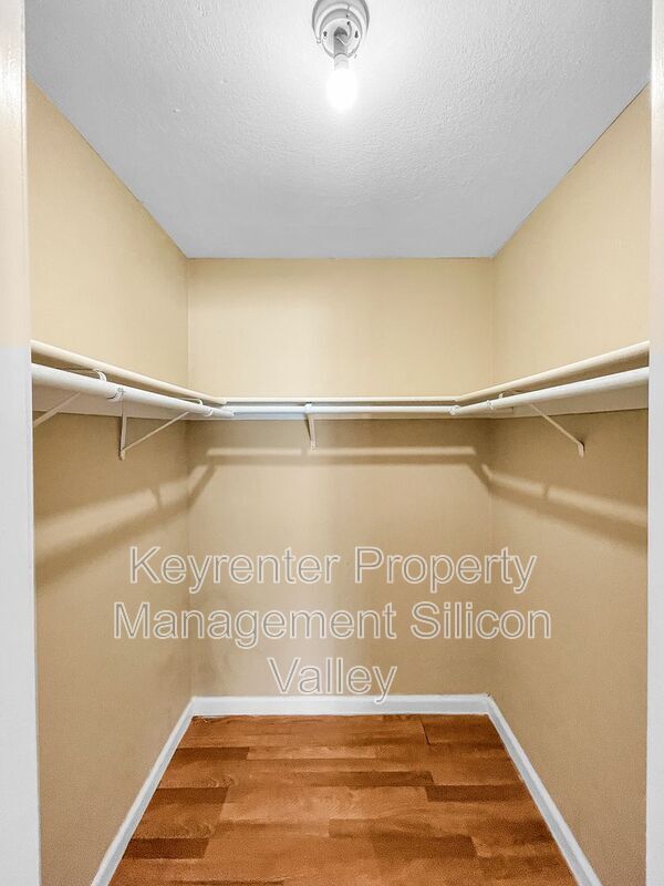 Building Photo - 547 Groth Pl