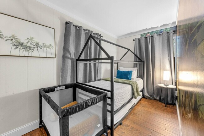 Building Photo - 303 Lang Rd