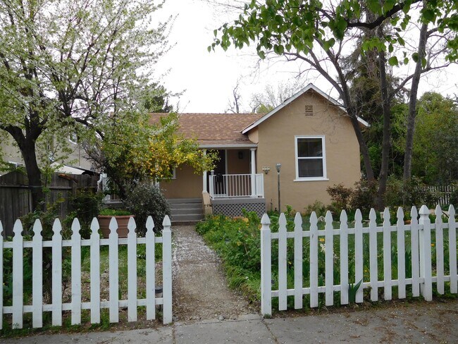 Building Photo - 393 W Angela St