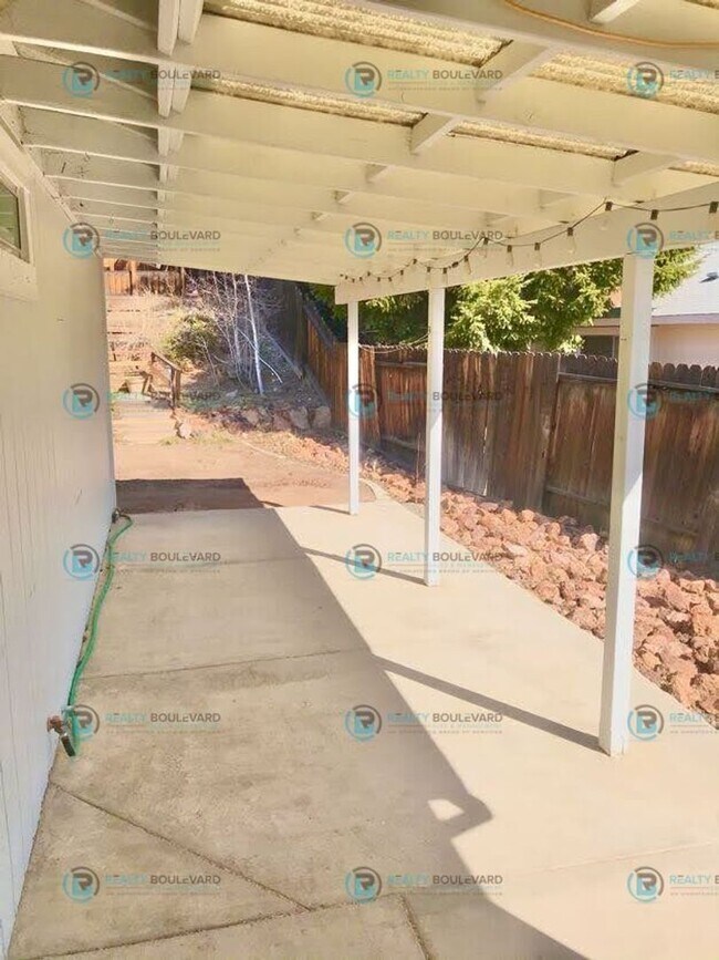 Building Photo - You will love this back yard!!