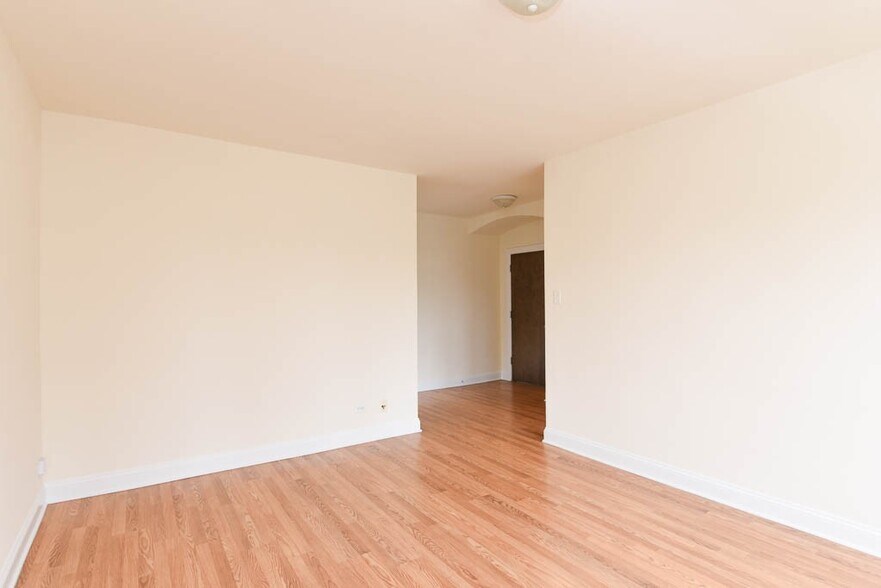 Building Photo - 2600 N Kimball Ave