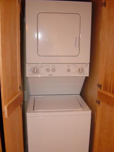 Washer/Dryer - 1445 Monroe Dr NE #E37