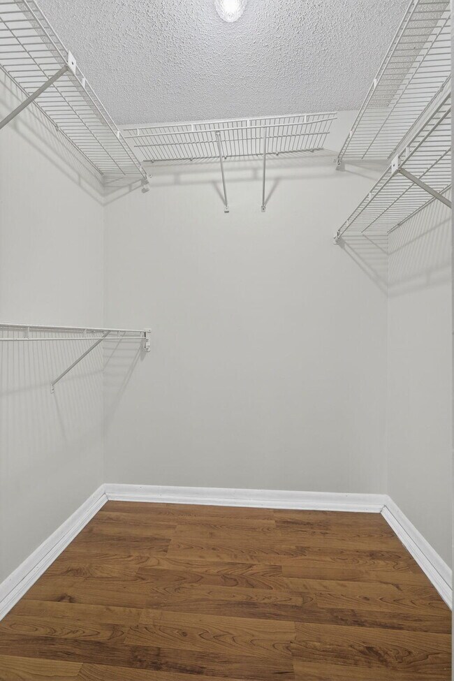 Building Photo - 323 Sandtree Dr