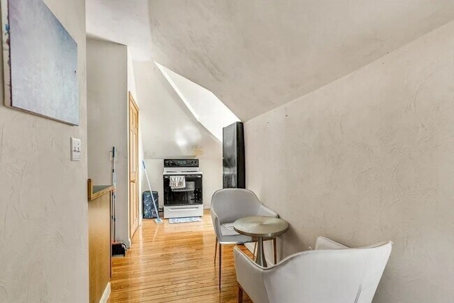 Building Photo - 2 Brookline St