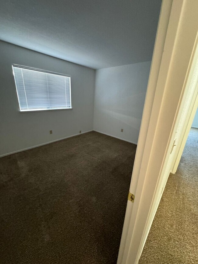 Building Photo - 1042 Awani Dr