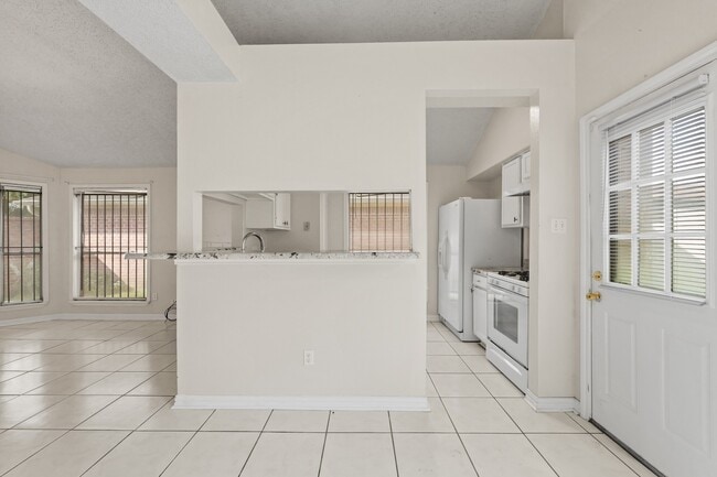 Building Photo - 6627 Misty Dale Dr