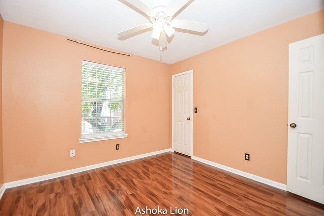 Building Photo - Gorgeously designed home with 4 bedrooms and 2.5 baths. A must see!