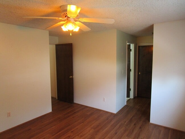 Building Photo - 3 Bedroom, 2 Bathroom Home near Middle Sch...