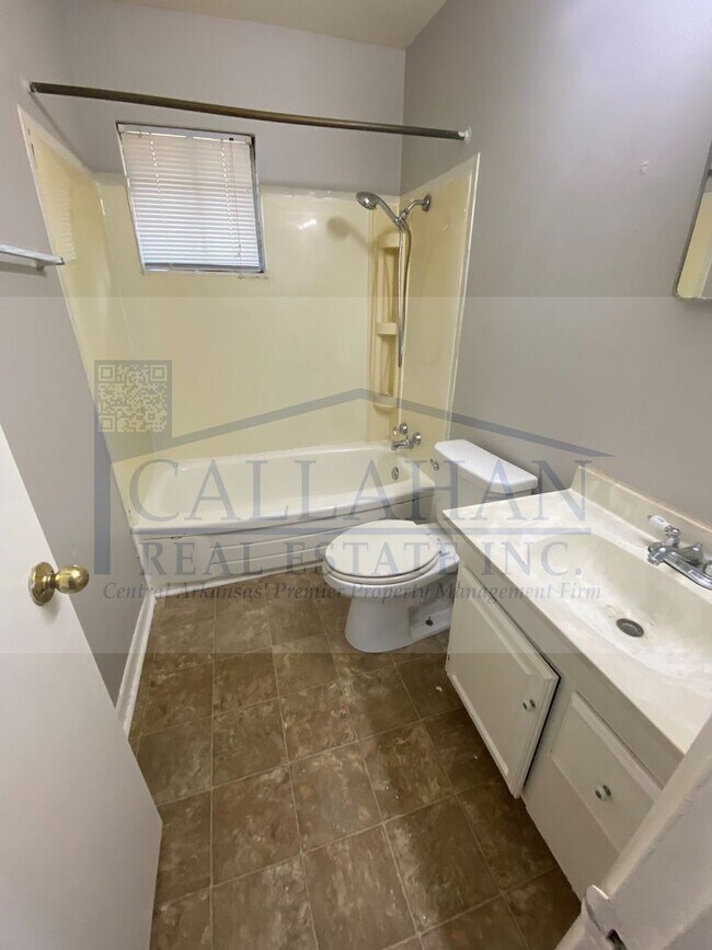 Building Photo - NLR 2 Bedroom Home
