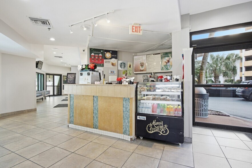 Building Photo - 2710 N Ocean Blvd