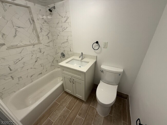 Building Photo - 173 US-46