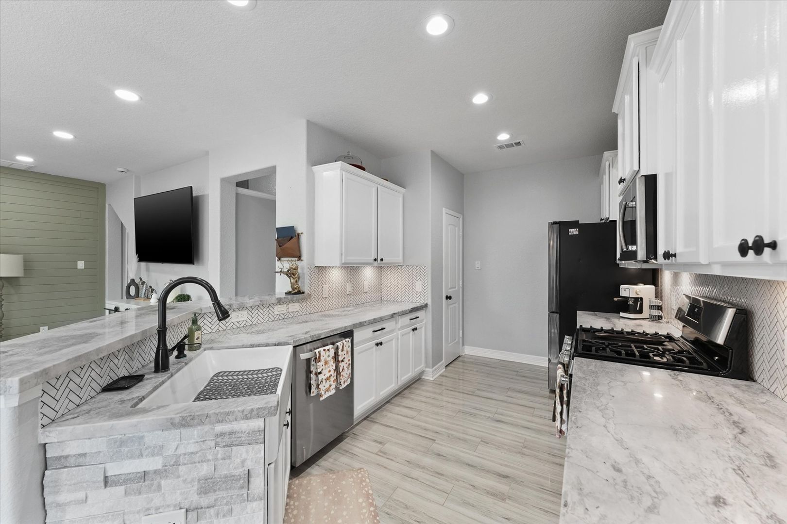 Building Photo - 21328 Village Crossing Ln