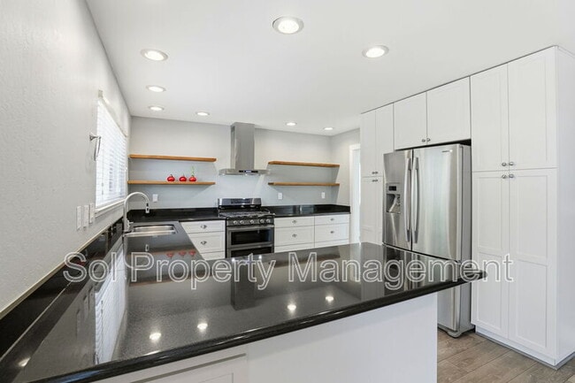 Building Photo - 15120 Venetian Way