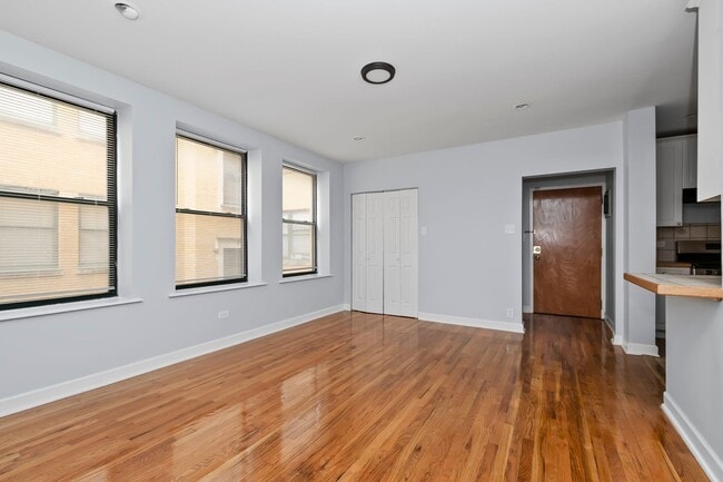 Building Photo - One Bedroom Unit in South Shore