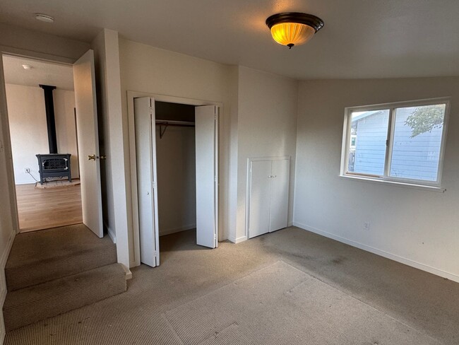 Building Photo - Relaxed Living in West Ellensburg