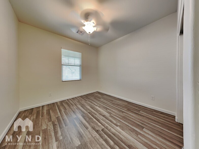 Building Photo - 19913 W Lincoln St