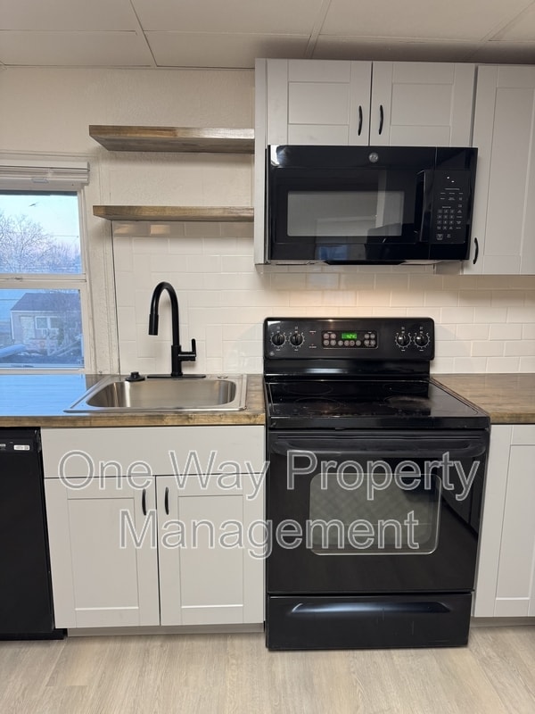 Building Photo - 1412 7th Ave