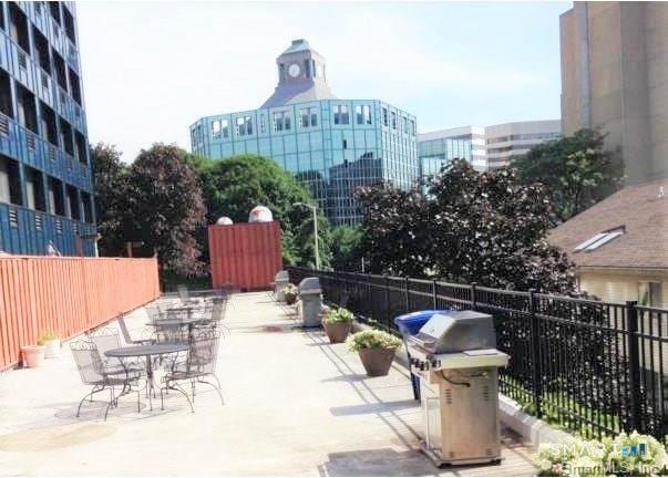 Building Photo - 300 Broad St