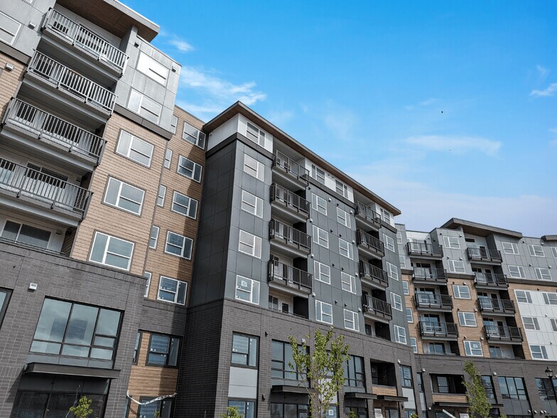 Building Photo - Astra