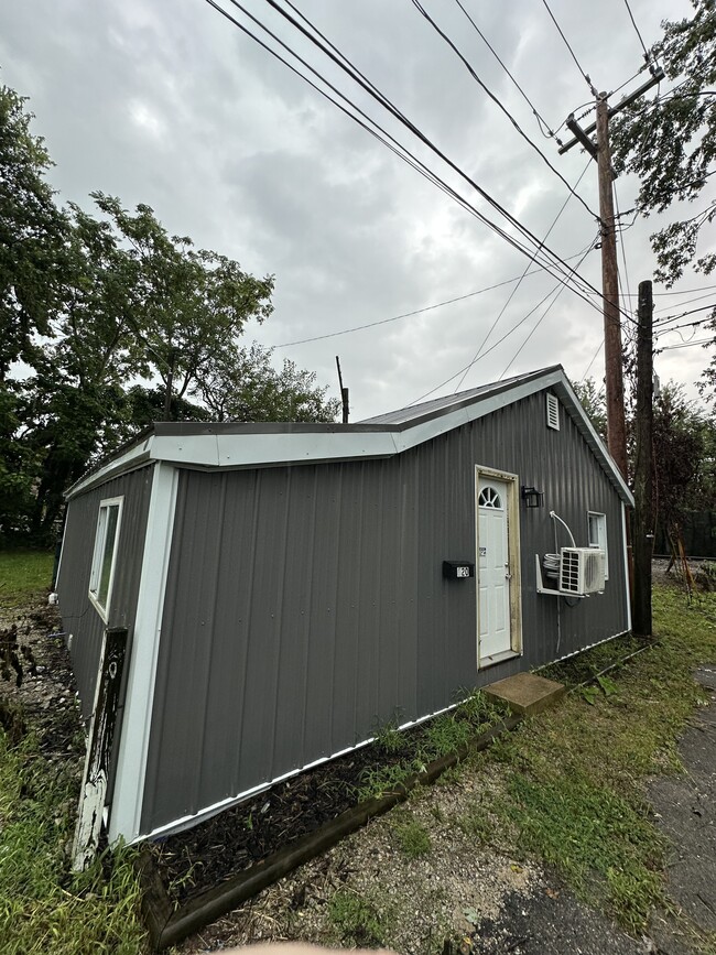Building Photo - 620 S Gharkey St