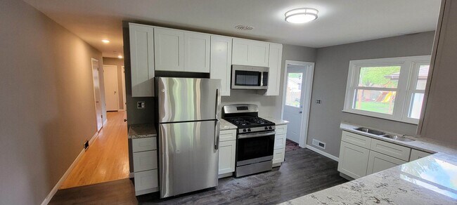 Building Photo - Completely remodeled 3 bedroom duplex in c...