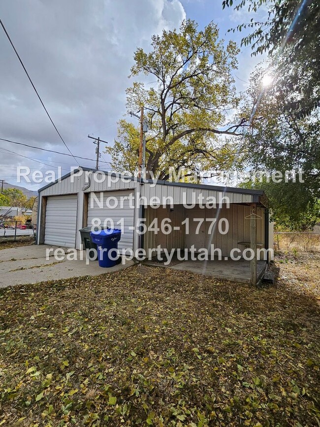 Building Photo - 2 bedroom 1 bathroom home in Ogden Coming ...