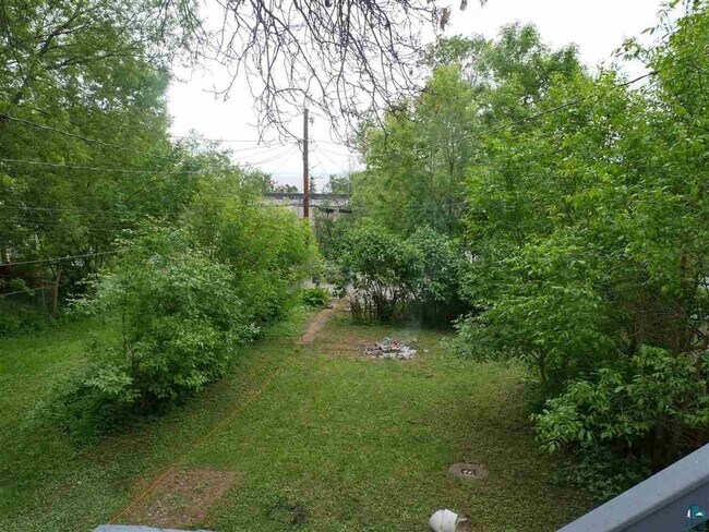 Building Photo - AVAILABLE JUNE 2026 - Renovated 3 Bed 1 Bath Home in East Duluth