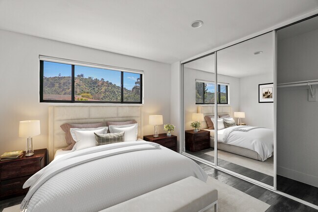 UNIT 4 - available NOW - 2422 Meadowvale Ave