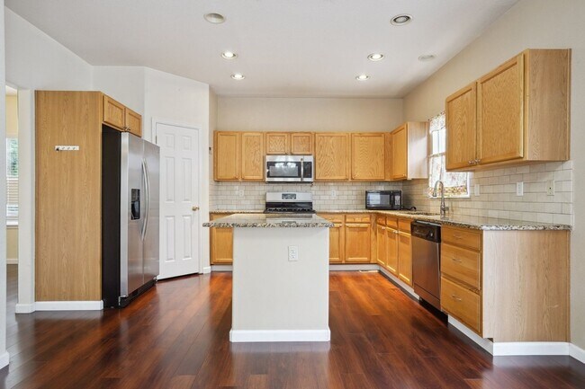 Building Photo - 4 Bedroom Single Family in Denver