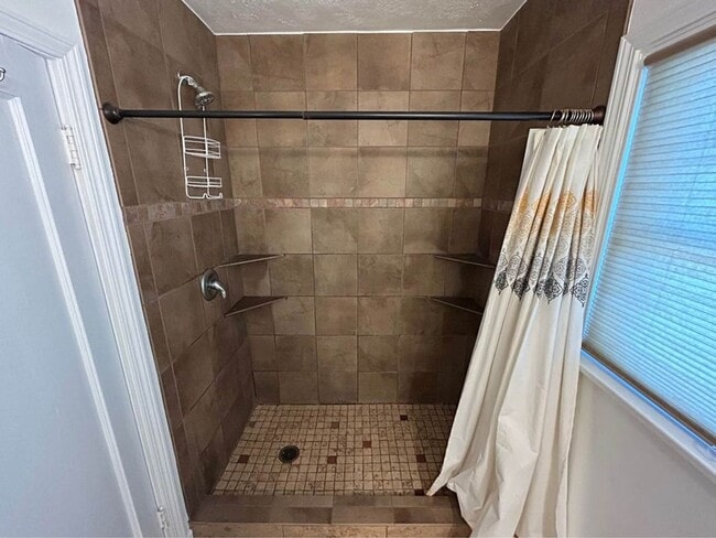 Building Photo - 600 W 26th St