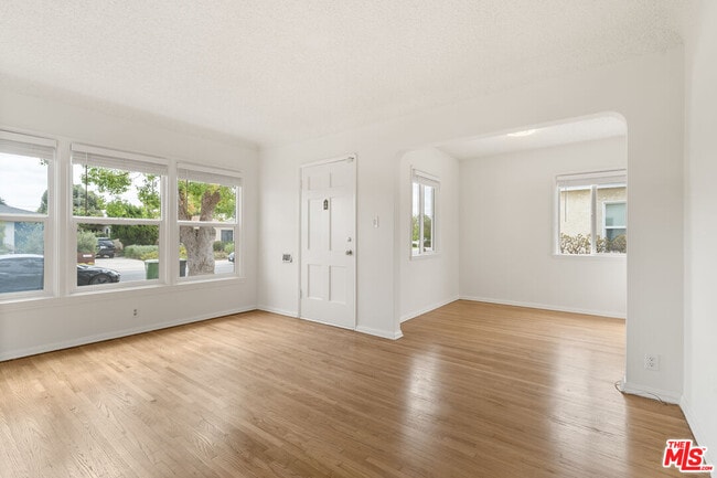 Building Photo - 7869 Croydon Ave