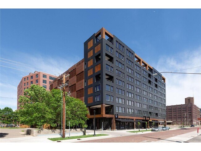 Building Photo - 728 N 3rd St