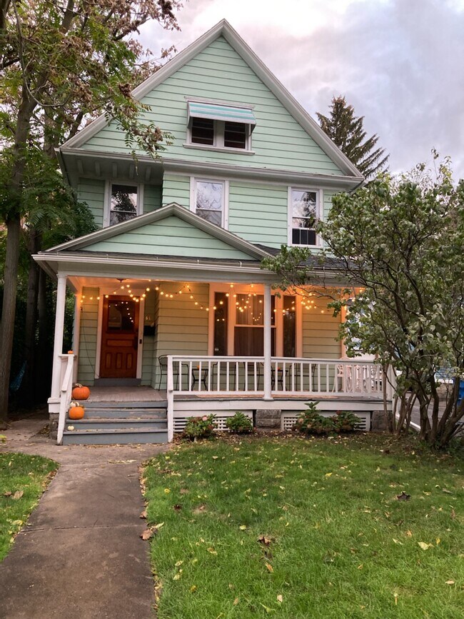 Building Photo - 46 Vick Park