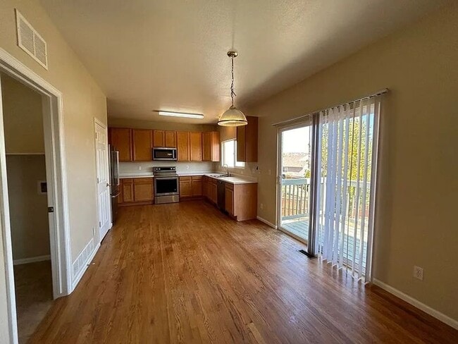 Building Photo - 4 Bedroom 3 Bath Single Family Home -D20 Schools