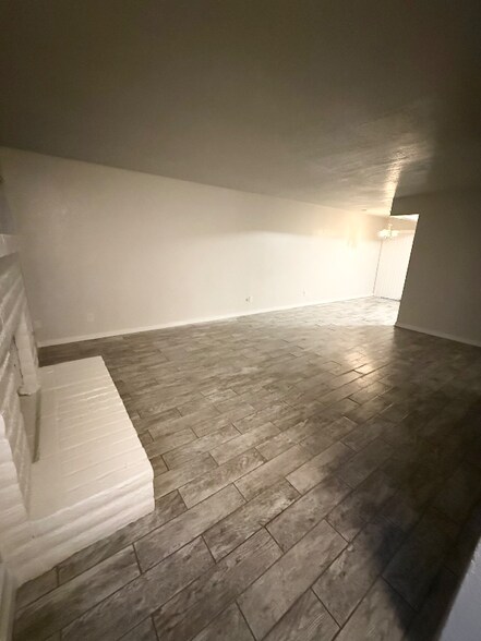 Building Photo - 7089 N Howard St