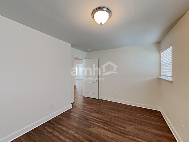 Building Photo - 406 Levon Ct
