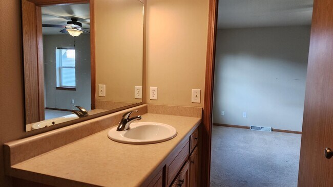 Building Photo - 9412 Briar Haven Dr