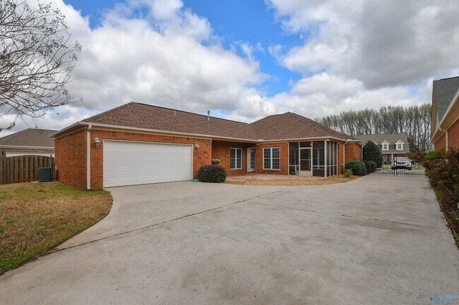 Building Photo - 260 Old Overton Dr